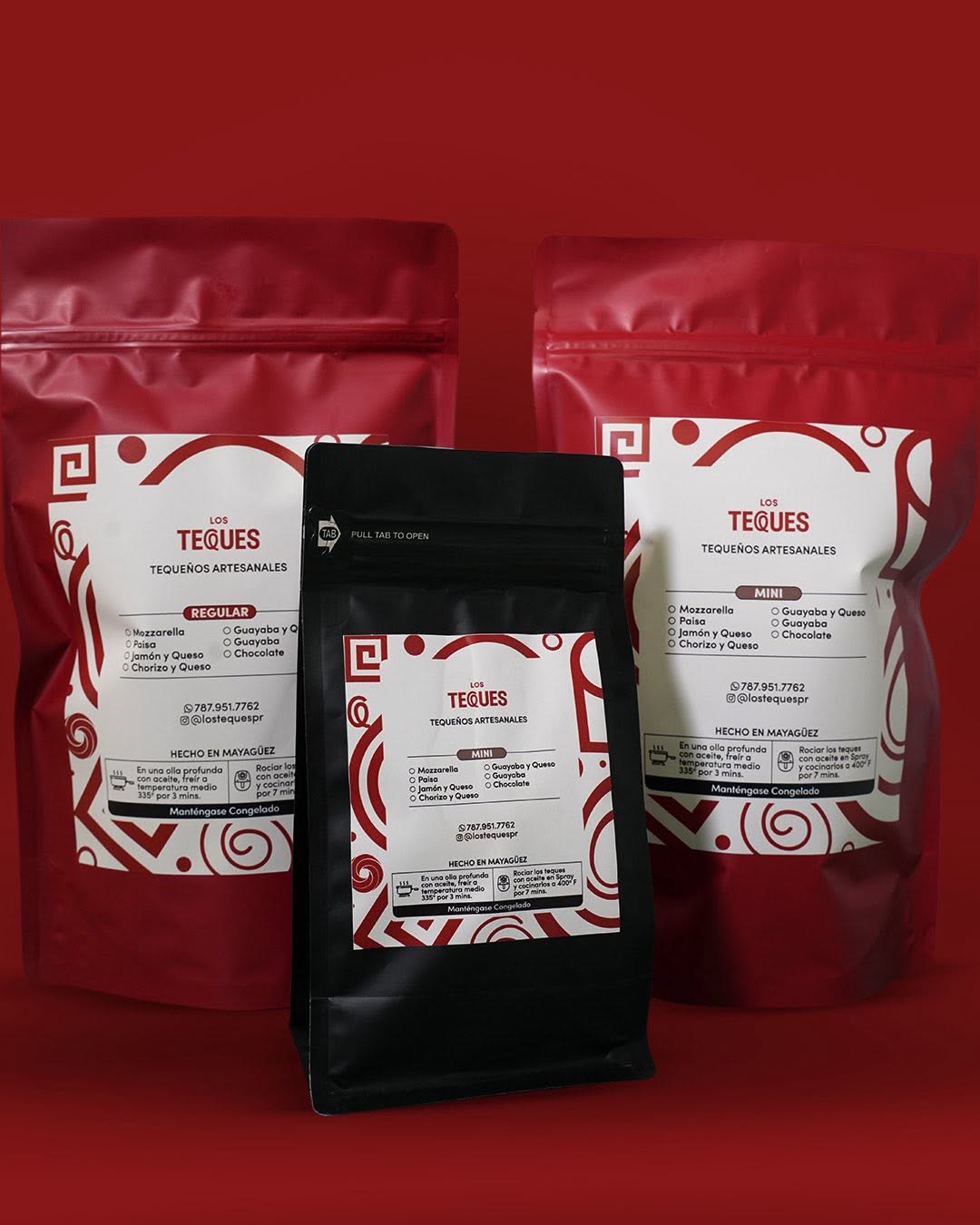 Paquetes de tequeños congelados Los Teques sobre fondo rojo, formato mini y regular.